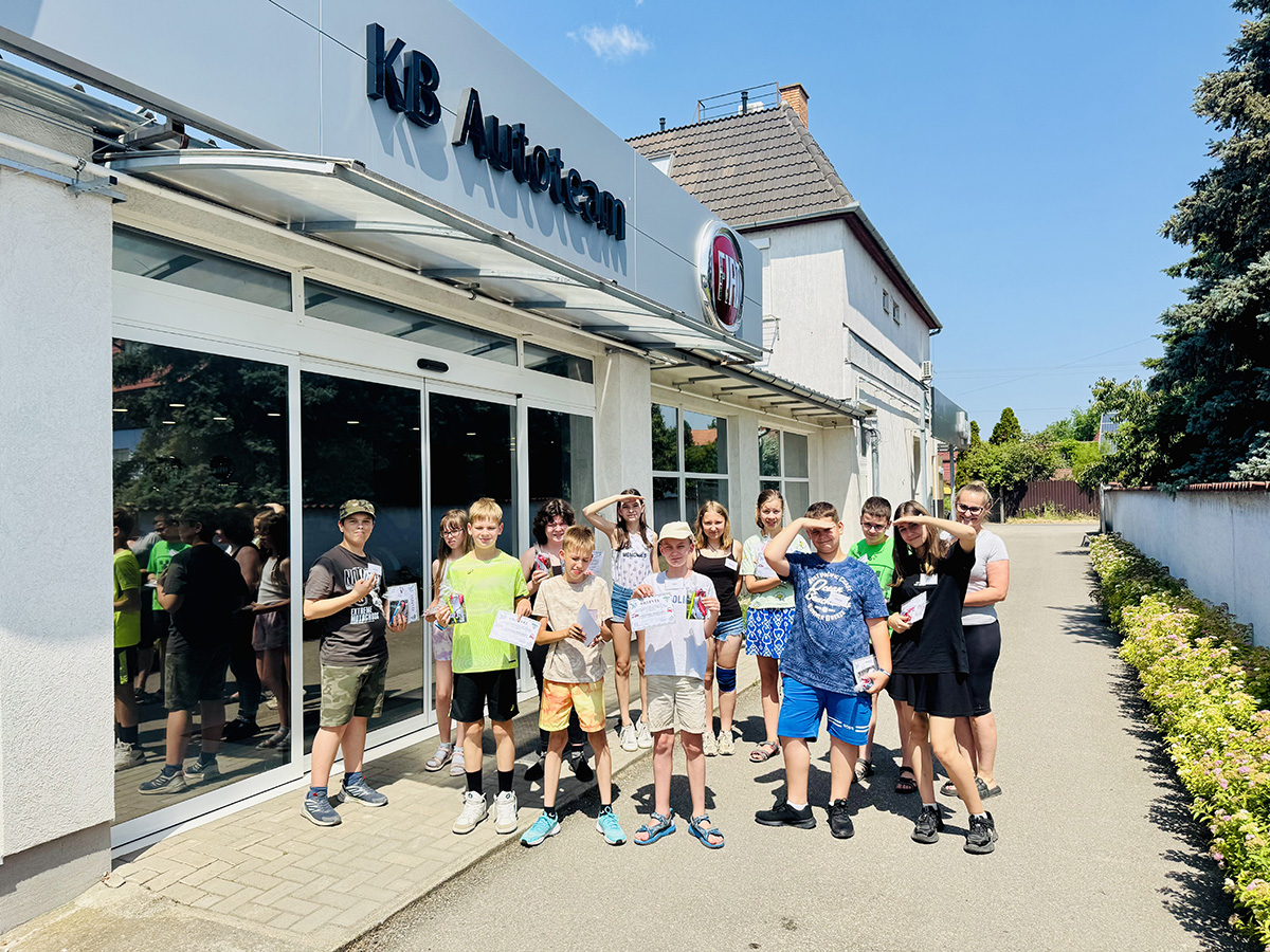 Autós kaland a jövő mestereinek – A KB Autoteam Kft. fogadta a Kisinas Tábor résztvevőit